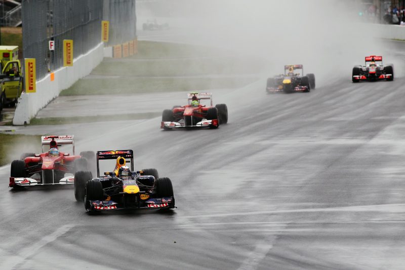MONTREAL, CANADA - JUNE 12:  Sebastian Vettel of Germany and Red Bull Racing leads from Fernando Alonso of Spain and Ferrari in the early stages of the Canadian Formula One Grand Prix at the Circuit Gilles Villeneuve on June 12, 2011 in Montreal, Canada.  (Photo by Mark Thompson/Getty Images) *** Local Caption *** Sebastian Vettel; Fernando Alonso // Getty Images / Red Bull Content Pool 

The Rulebook | Ep. 1: Bandiera rossa in Formula 1