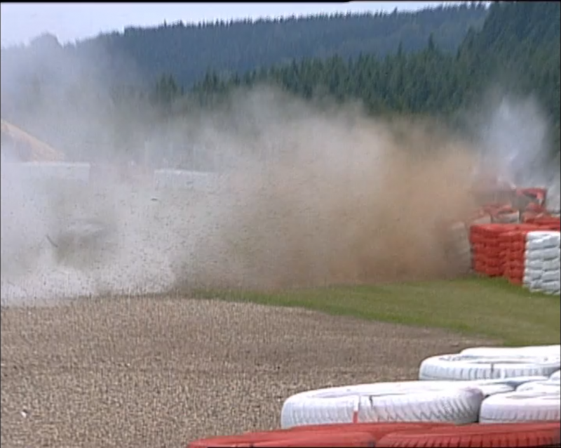 Crash between Luciano Burti and Eddie Irvine at the 2001 Belgian Grand Prix. © Formula1

The Rulebook | Ep. 1: Bandiera rossa in Formula 1