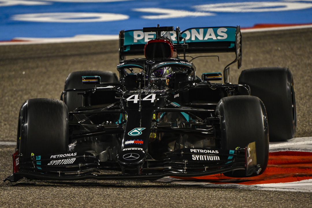 Hamilton vince in Bahrain